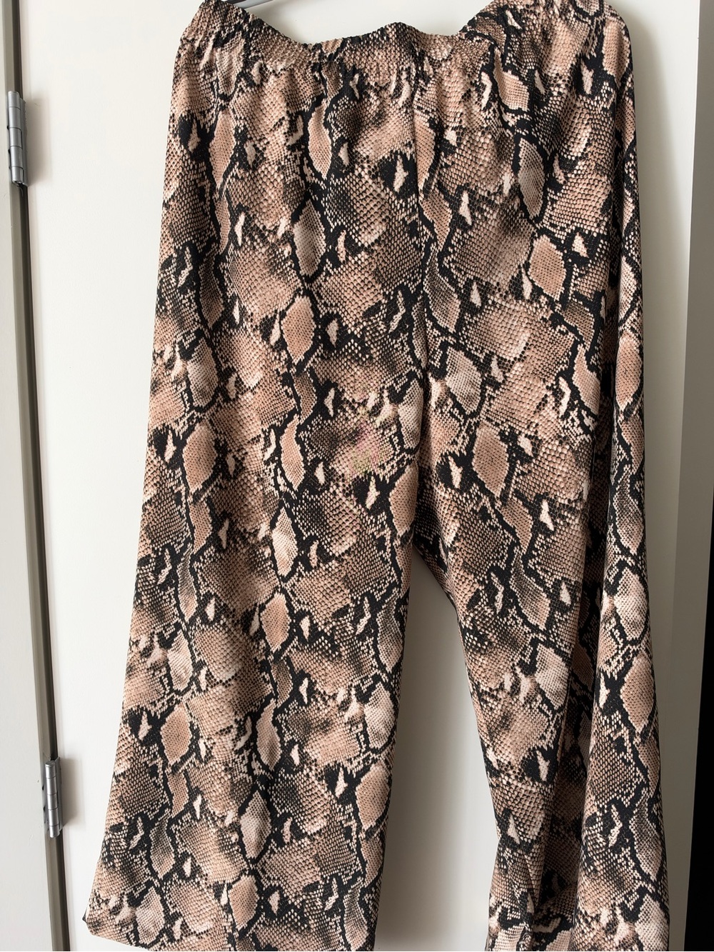 Women's Wide-Leg Snake Print Pants - Tan/Black